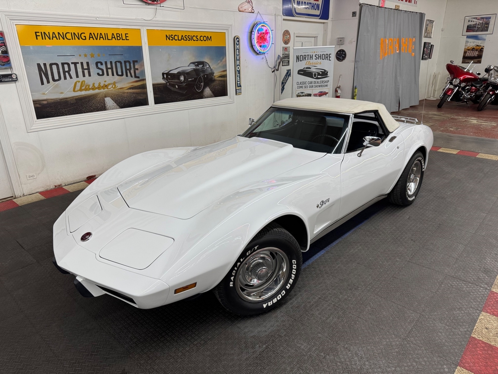 Chevrolet-Corvette-1975-Convertible-1