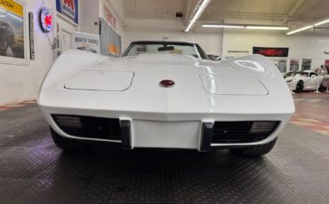 Chevrolet-Corvette-1975-Convertible-10
