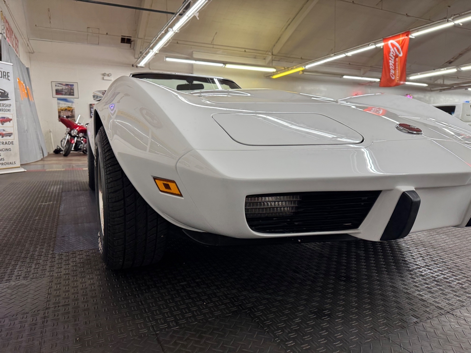 Chevrolet-Corvette-1975-Convertible-13