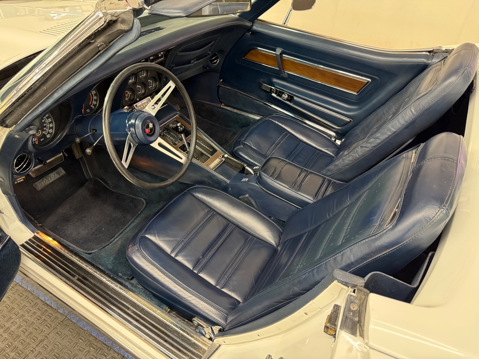 Chevrolet-Corvette-1975-Convertible-14