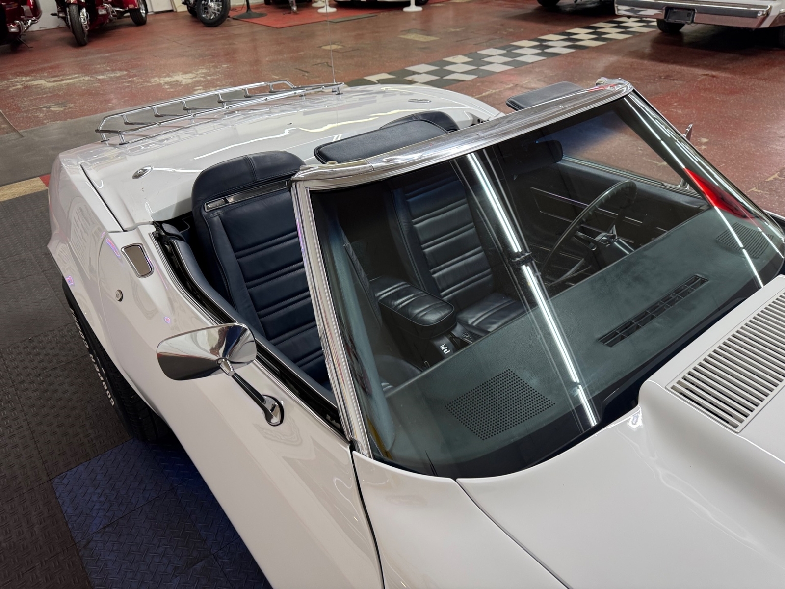 Chevrolet-Corvette-1975-Convertible-18