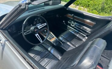 Chevrolet-Corvette-1975-Convertible-2