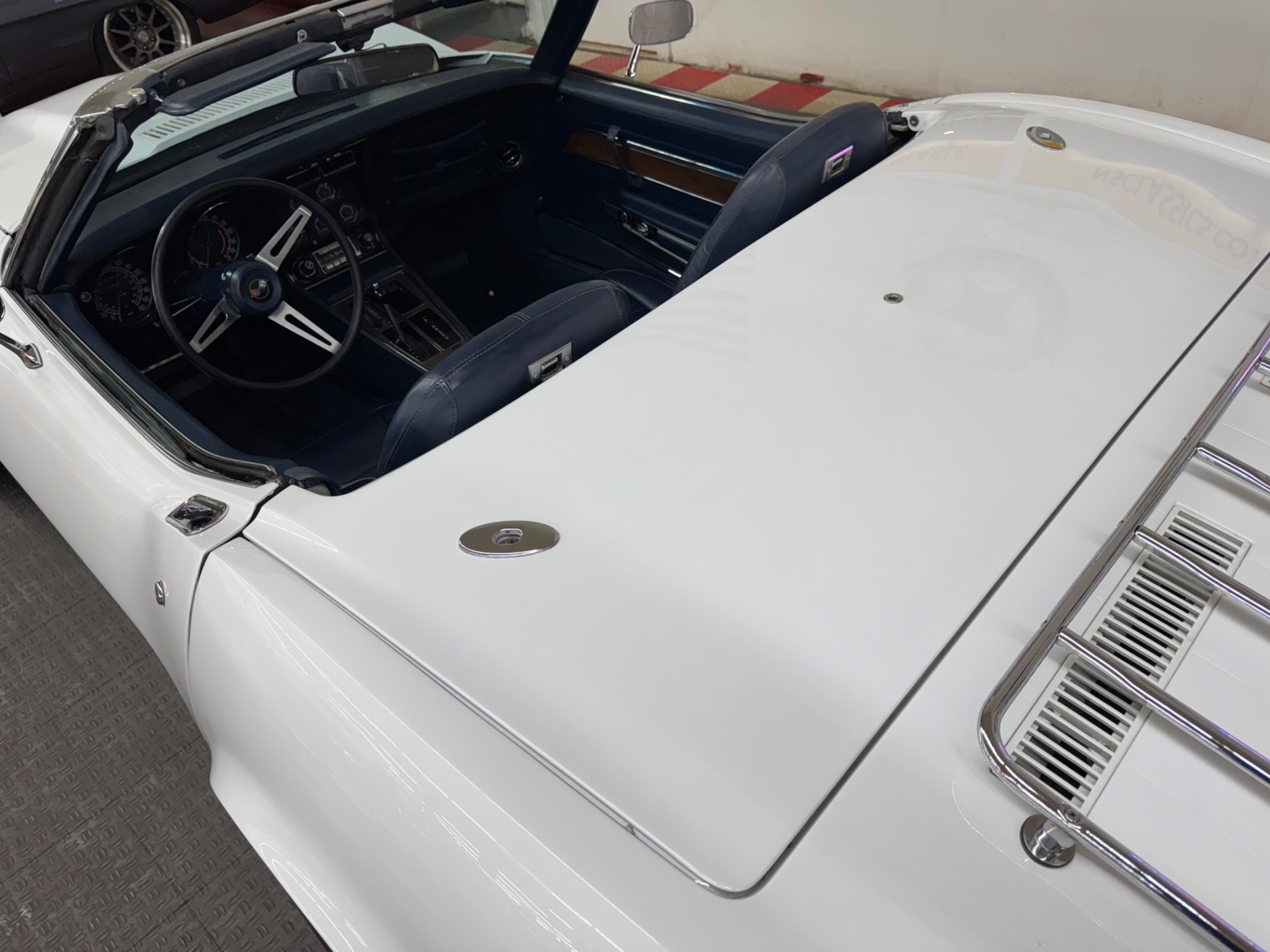 Chevrolet-Corvette-1975-Convertible-21