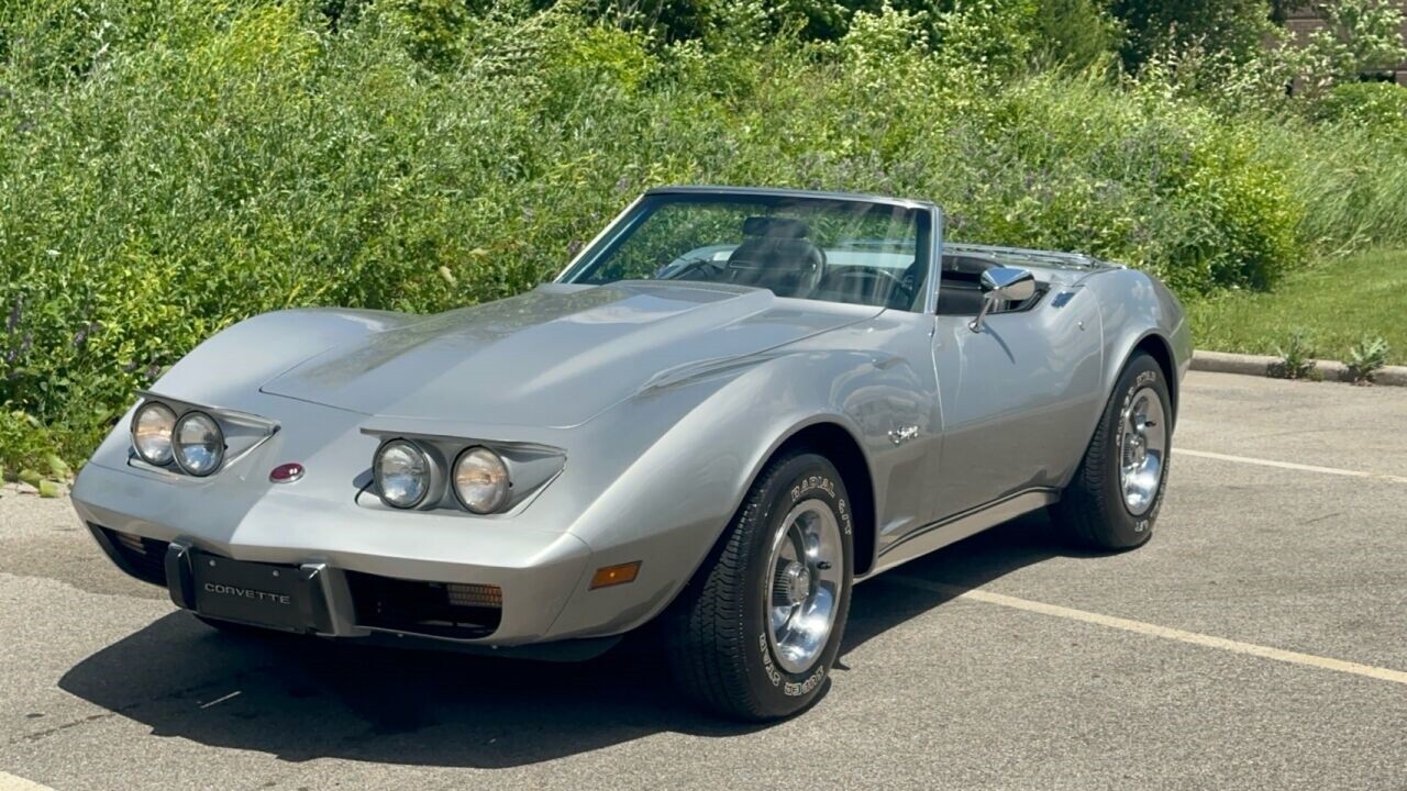 Chevrolet-Corvette-1975-Convertible-26