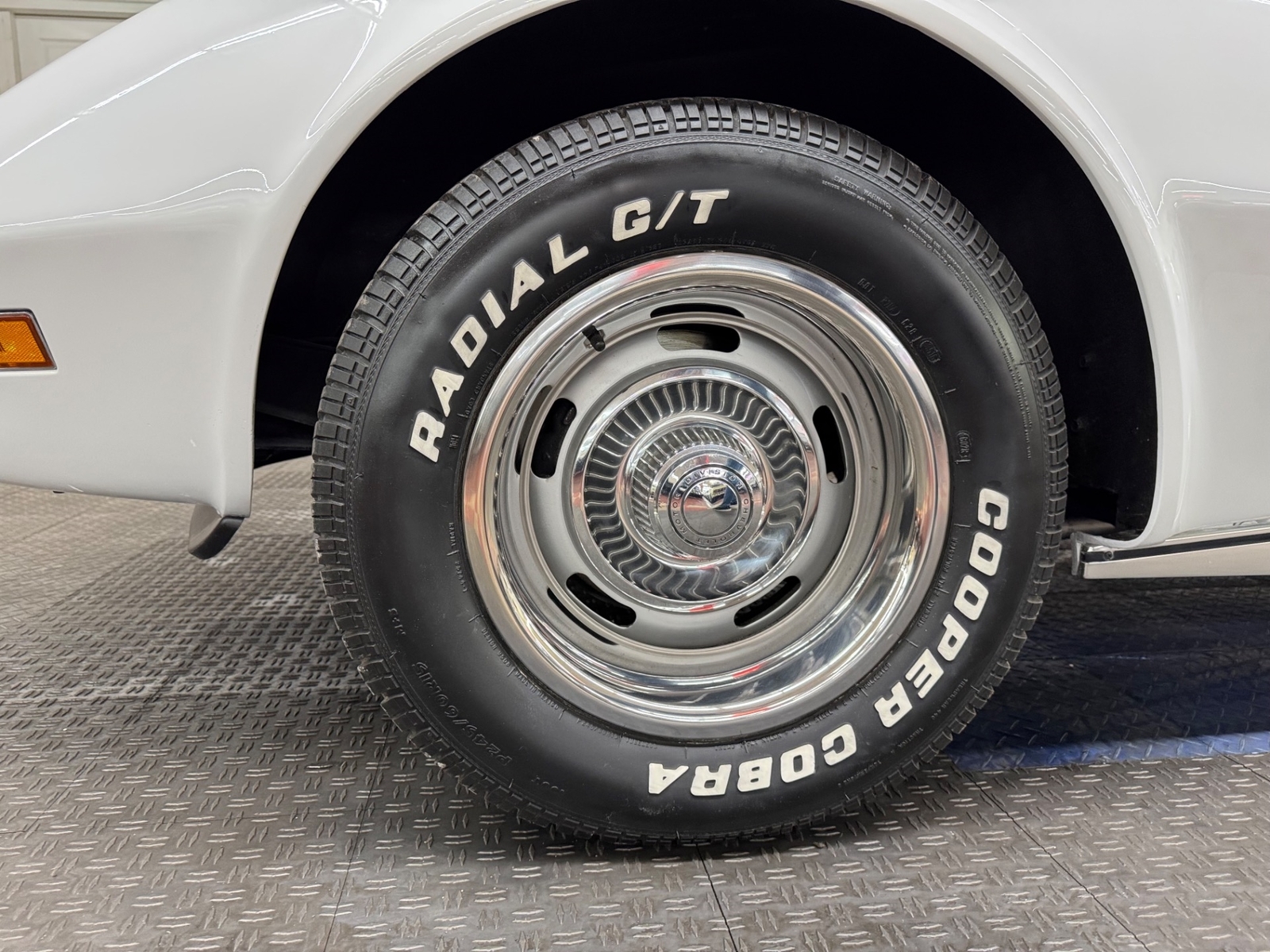 Chevrolet-Corvette-1975-Convertible-29