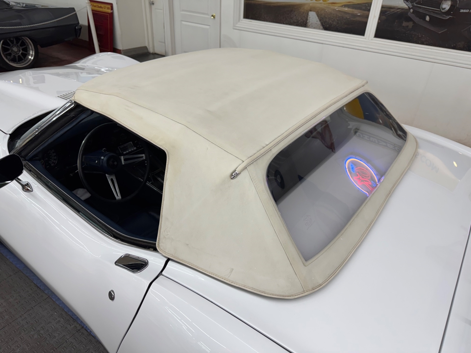 Chevrolet-Corvette-1975-Convertible-3
