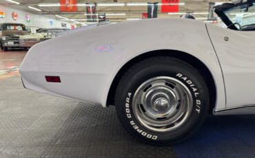 Chevrolet-Corvette-1975-Convertible-31