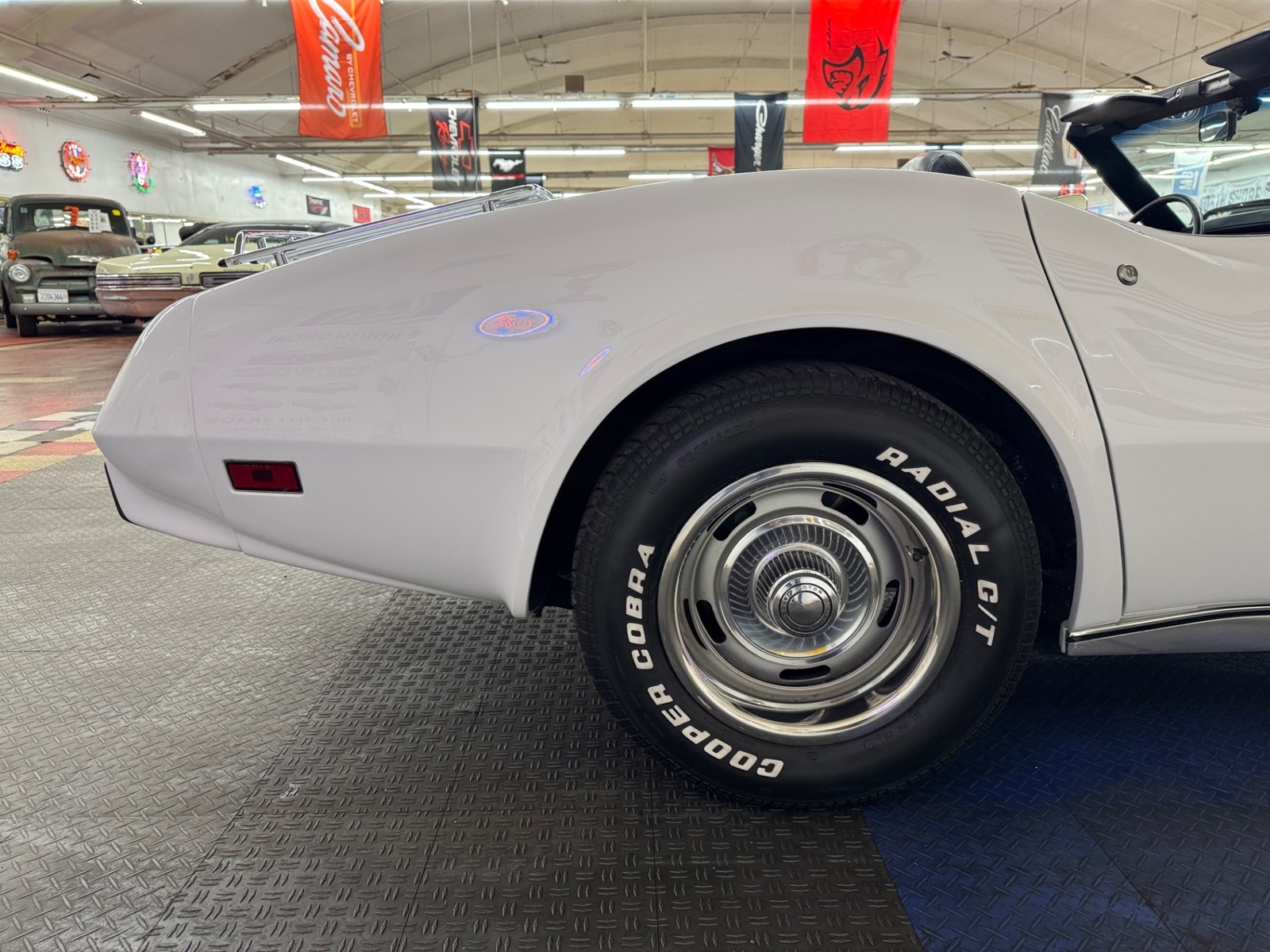 Chevrolet-Corvette-1975-Convertible-31