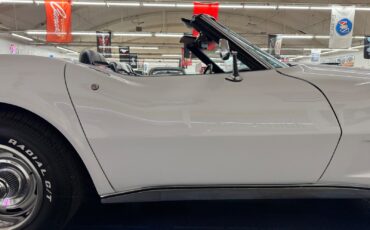 Chevrolet-Corvette-1975-Convertible-32