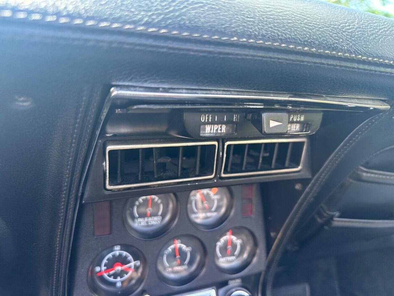 Chevrolet-Corvette-1975-Convertible-38
