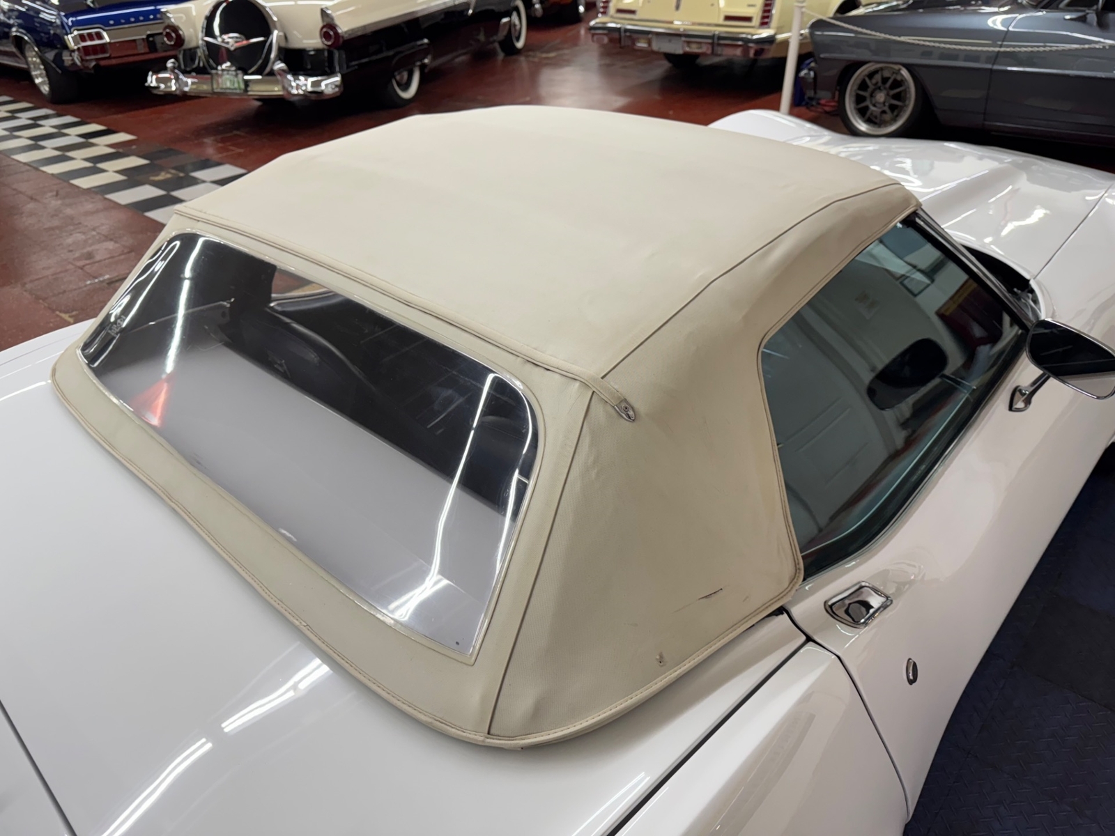Chevrolet-Corvette-1975-Convertible-4