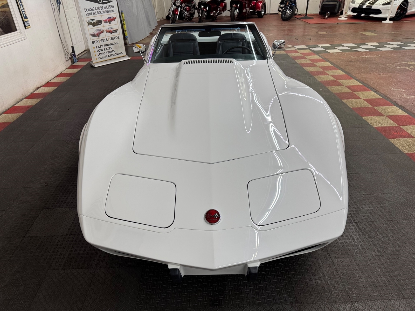 Chevrolet-Corvette-1975-Convertible-9