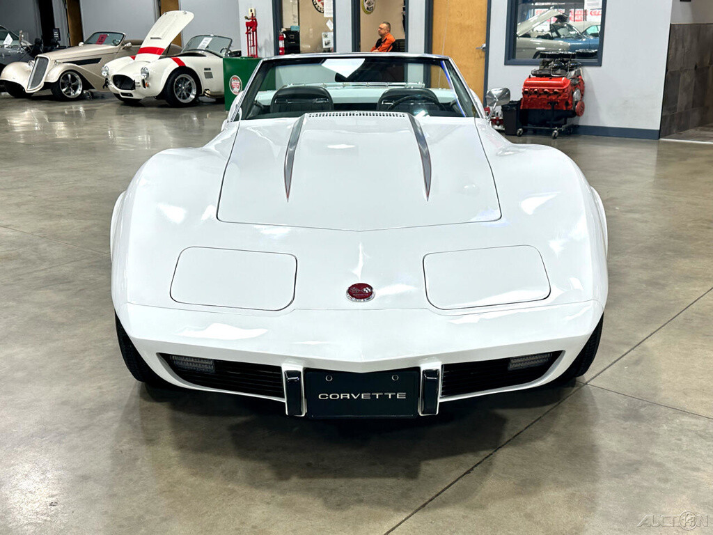 Chevrolet-Corvette-1975-Other-1