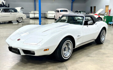 Chevrolet-Corvette-1975-Other-10