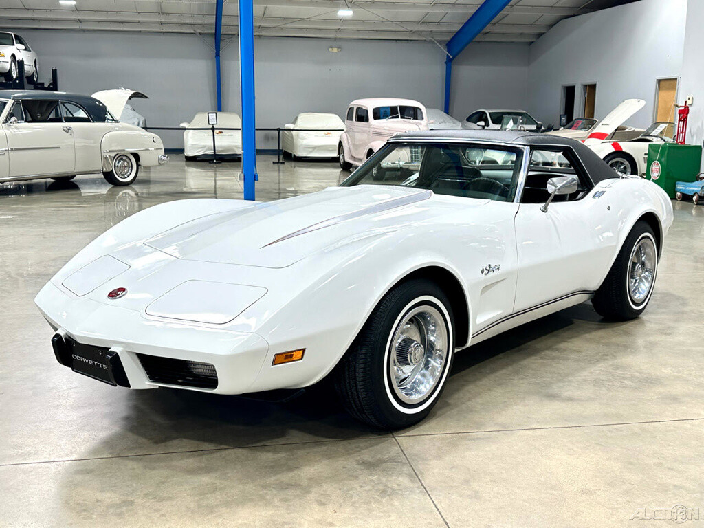 Chevrolet-Corvette-1975-Other-10
