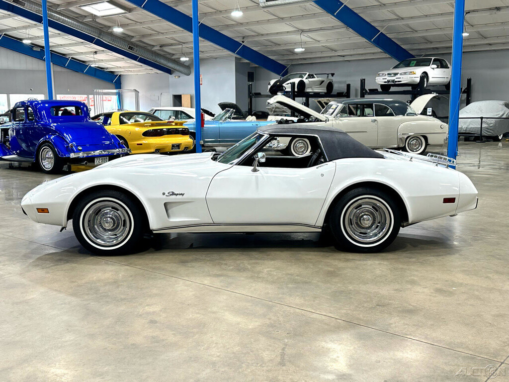 Chevrolet-Corvette-1975-Other-11