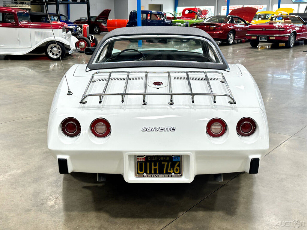 Chevrolet-Corvette-1975-Other-13