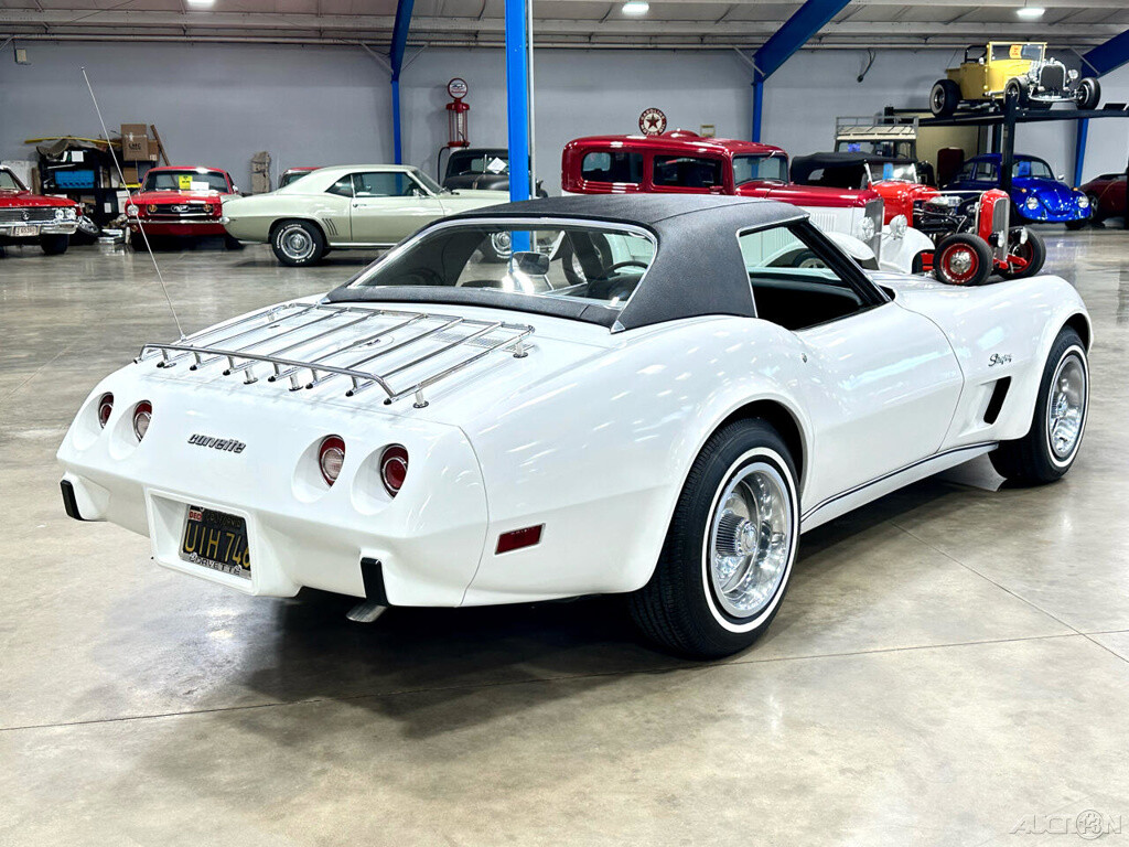 Chevrolet-Corvette-1975-Other-14
