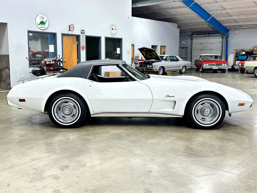 Chevrolet-Corvette-1975-Other-15