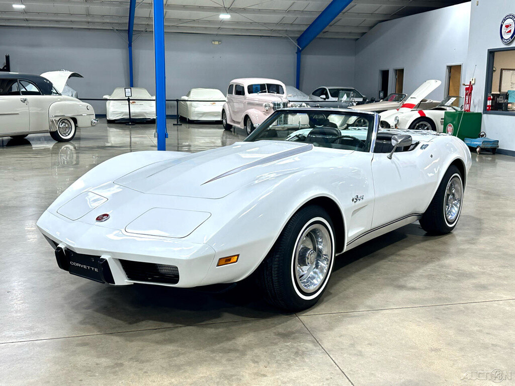 Chevrolet-Corvette-1975-Other-2