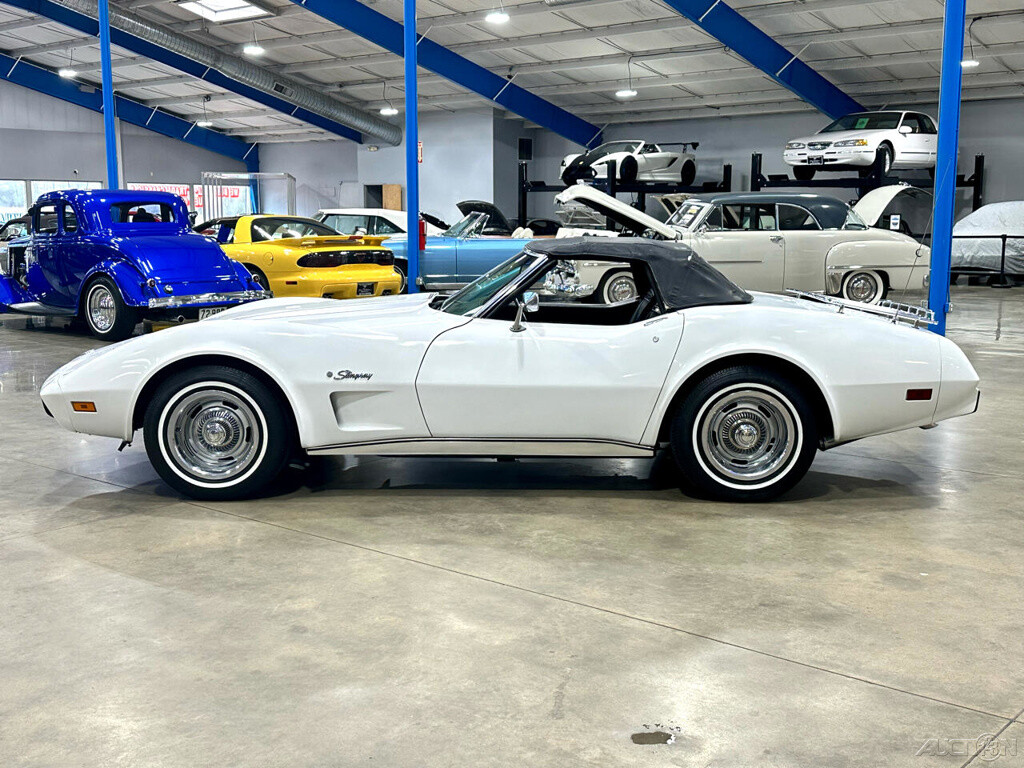 Chevrolet-Corvette-1975-Other-23