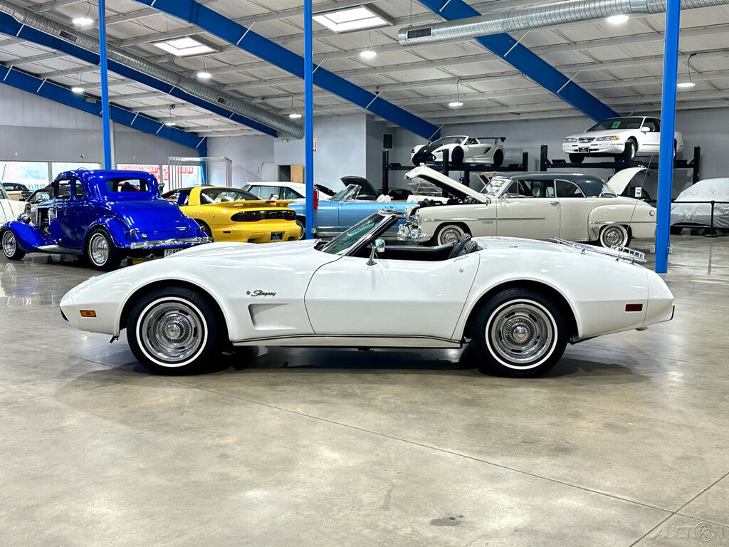 Chevrolet-Corvette-1975-Other-3