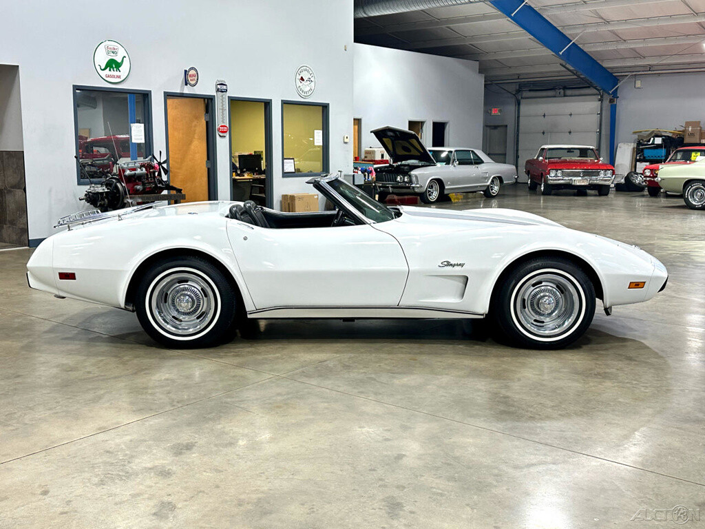 Chevrolet-Corvette-1975-Other-7