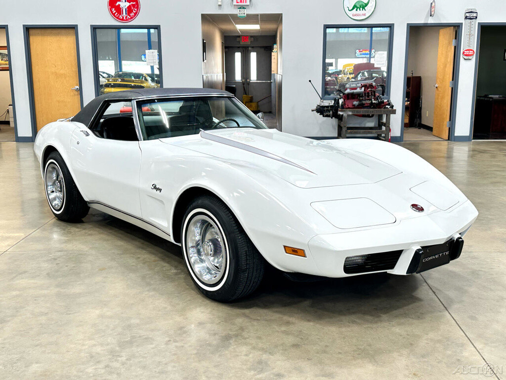 Chevrolet-Corvette-1975-Other-8