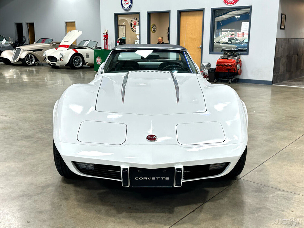 Chevrolet-Corvette-1975-Other-9