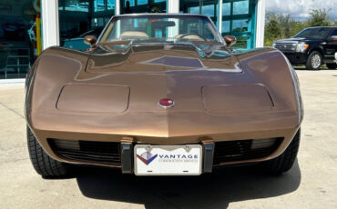 Chevrolet-Corvette-1975-Sedan-1