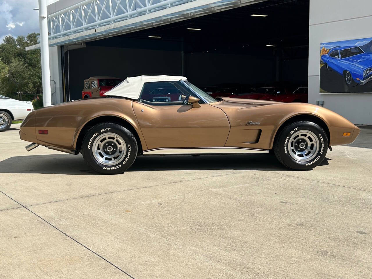 Chevrolet-Corvette-1975-Sedan-10