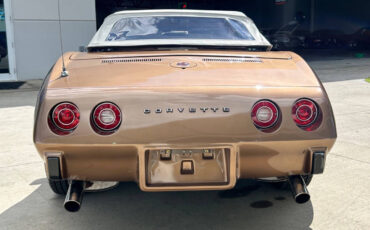 Chevrolet-Corvette-1975-Sedan-11