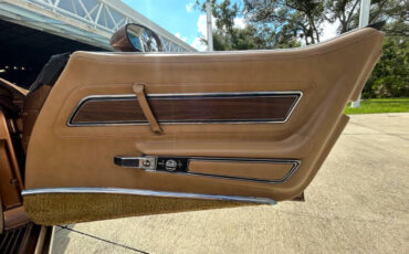 Chevrolet-Corvette-1975-Sedan-18