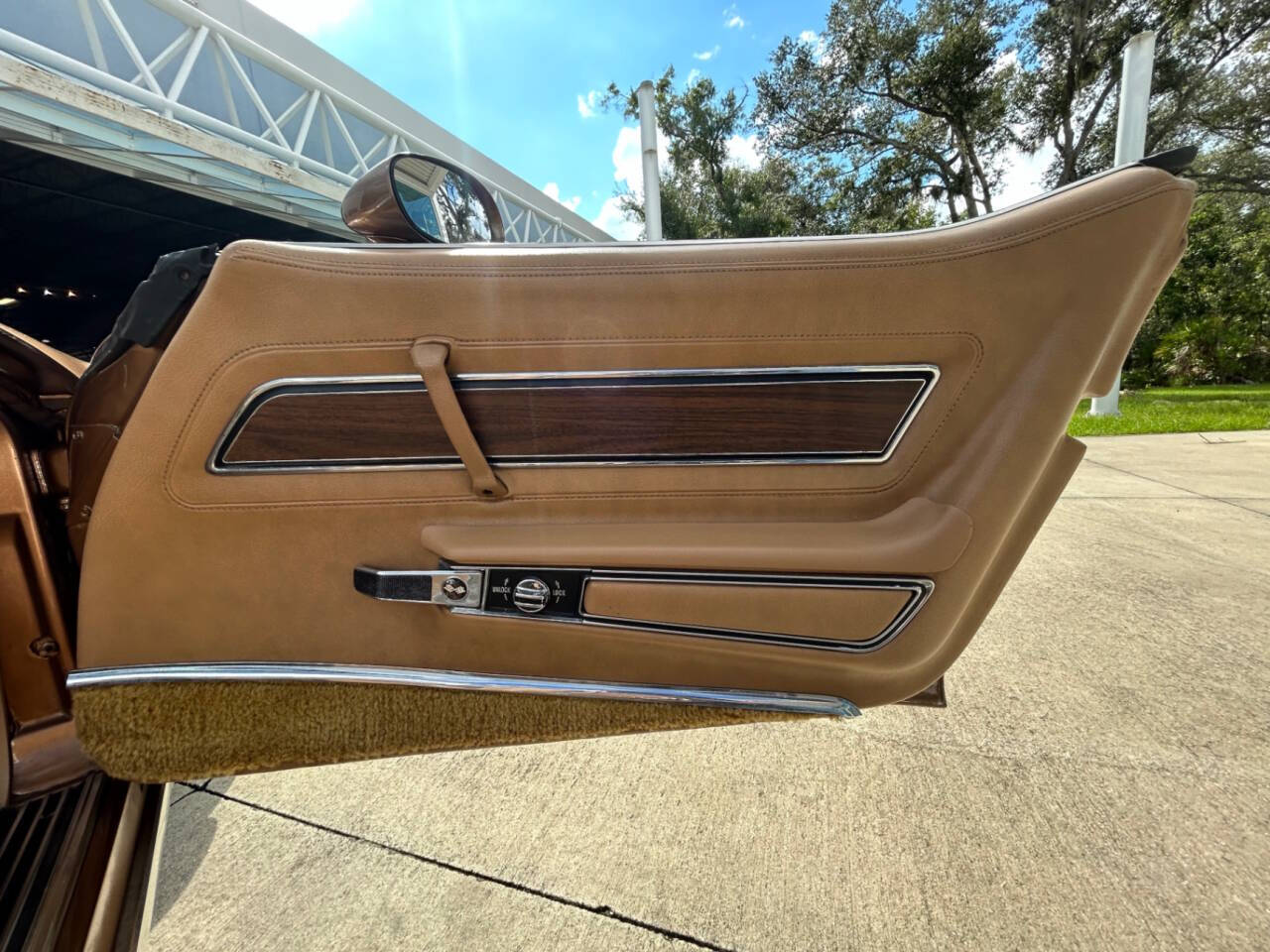 Chevrolet-Corvette-1975-Sedan-18