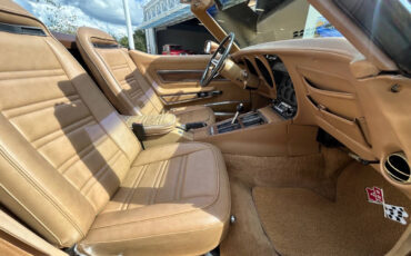 Chevrolet-Corvette-1975-Sedan-19