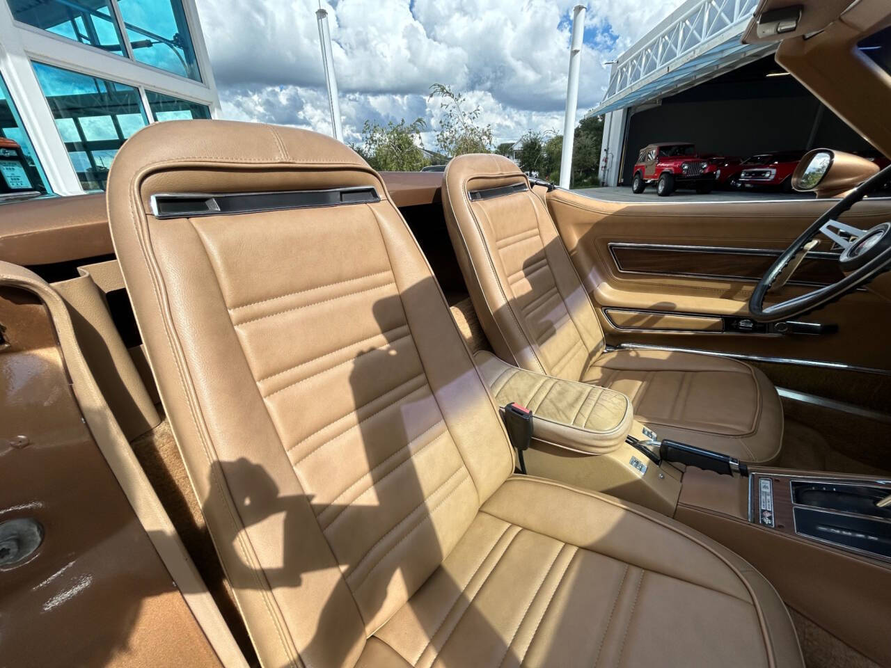 Chevrolet-Corvette-1975-Sedan-20