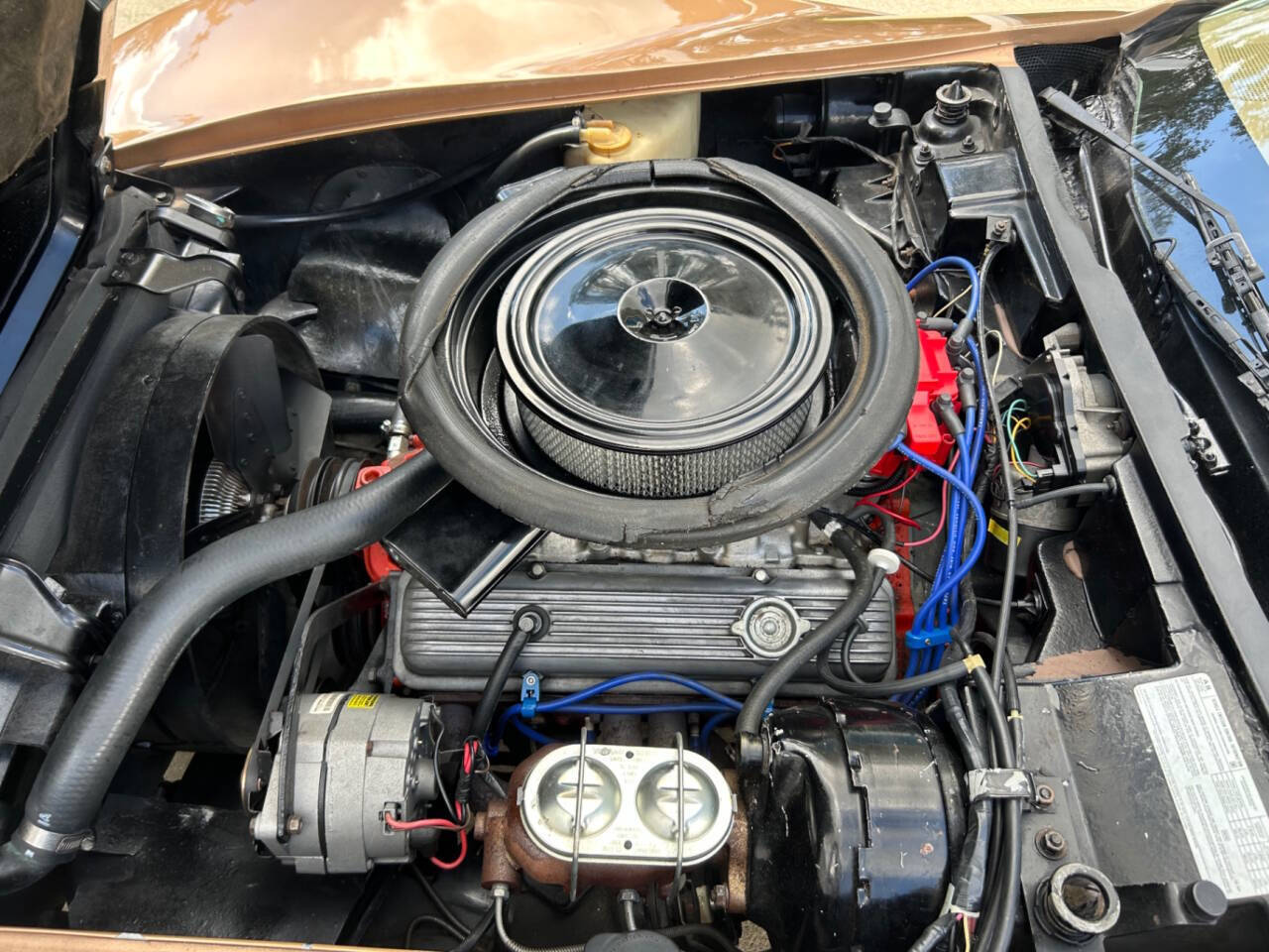 Chevrolet-Corvette-1975-Sedan-23