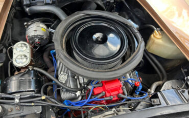 Chevrolet-Corvette-1975-Sedan-24