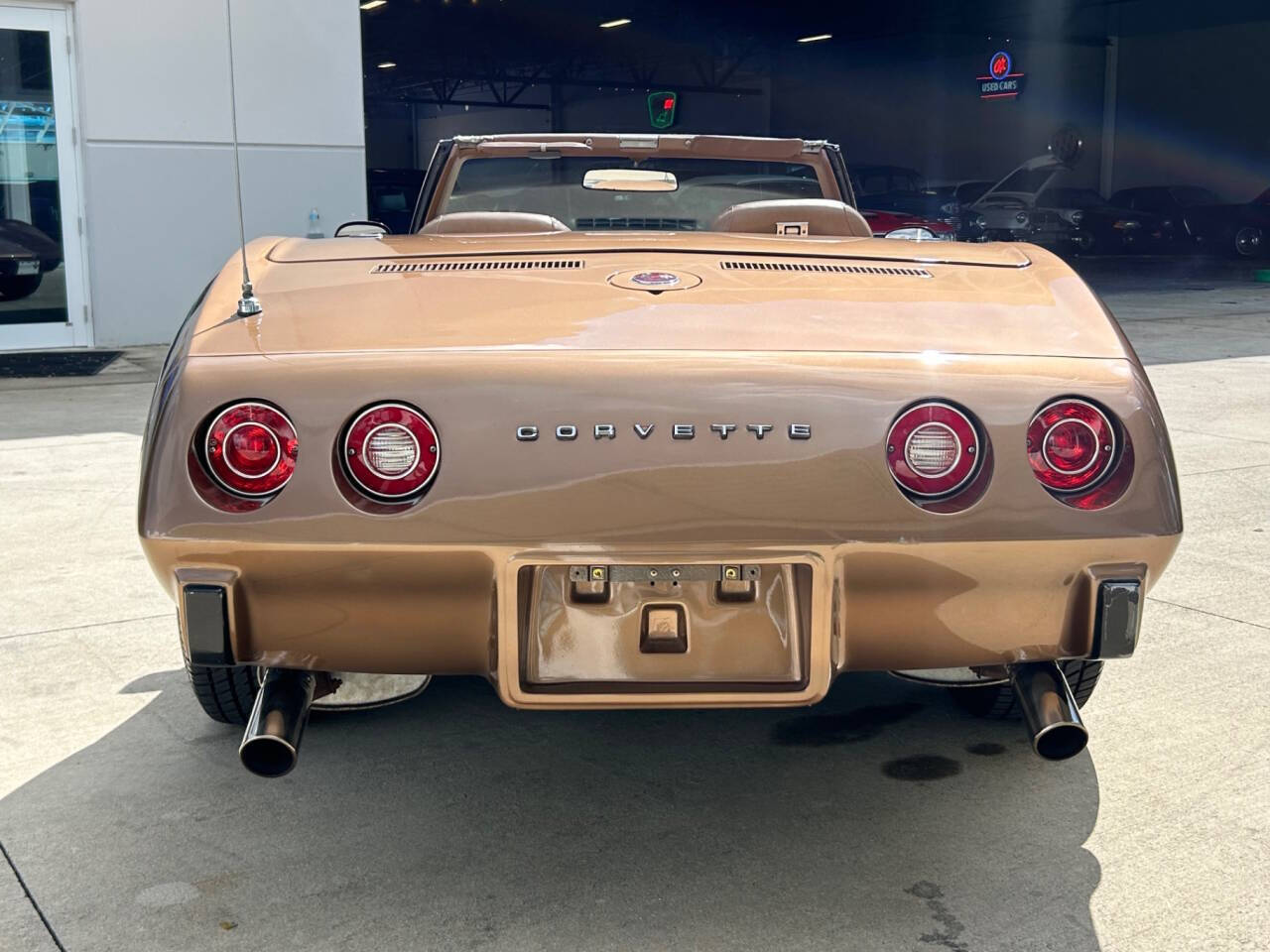 Chevrolet-Corvette-1975-Sedan-5