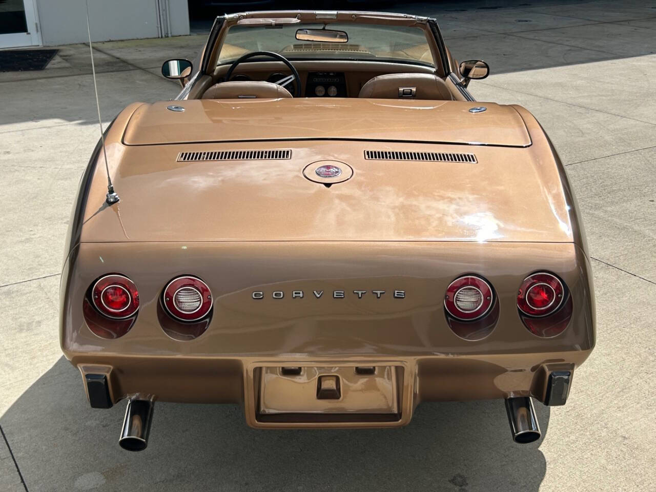Chevrolet-Corvette-1975-Sedan-6