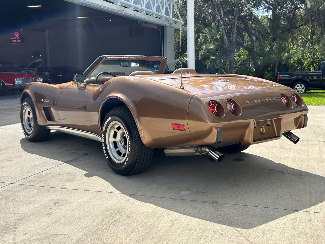 Chevrolet-Corvette-1975-Sedan-7