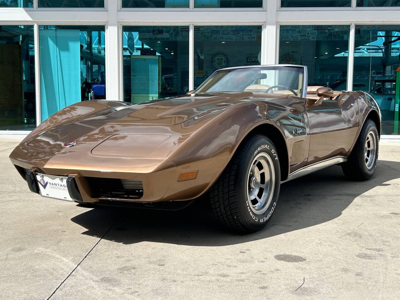 Chevrolet Corvette 1975 Sedan