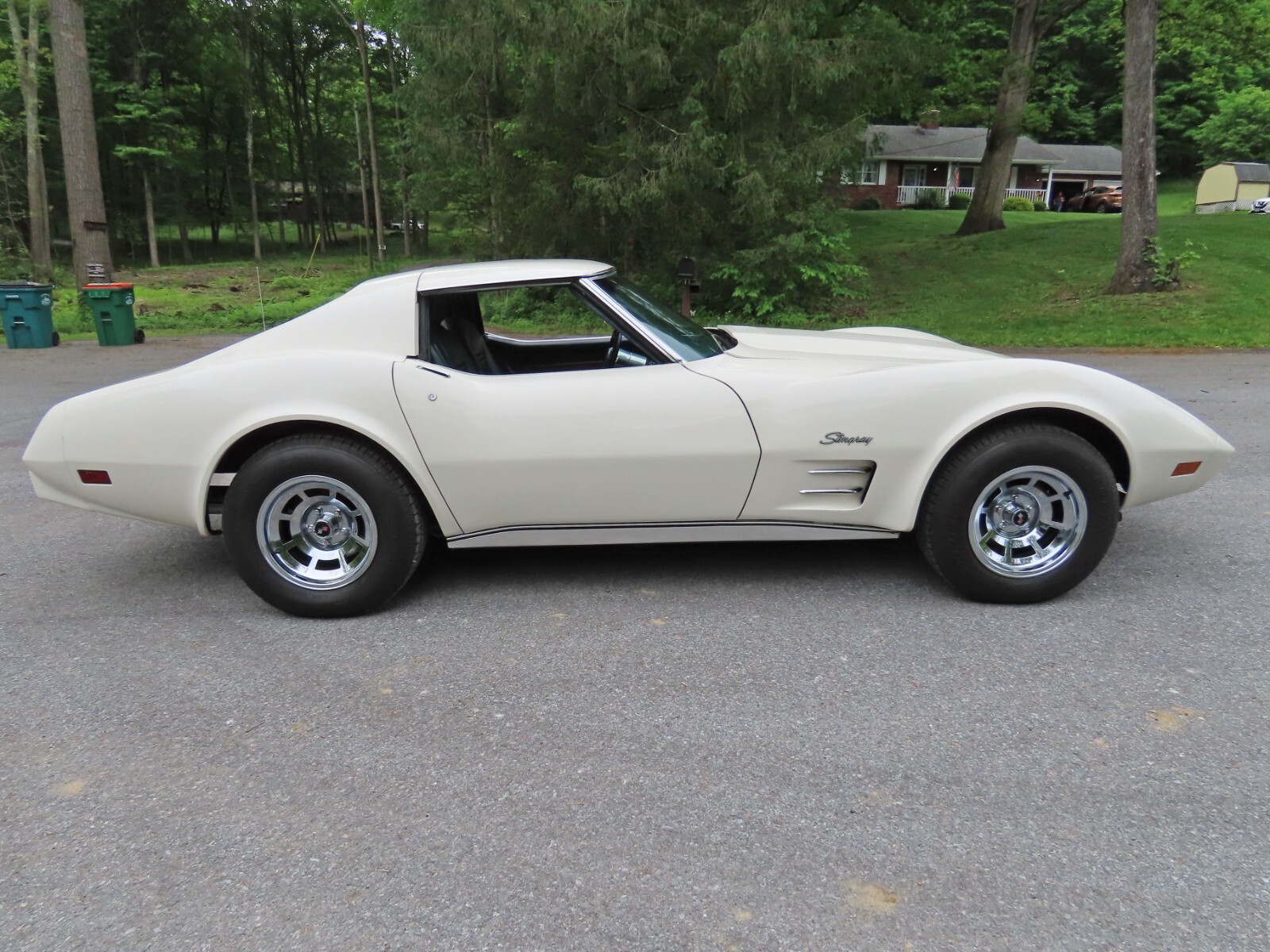 Chevrolet-Corvette-1976-Coupe-10