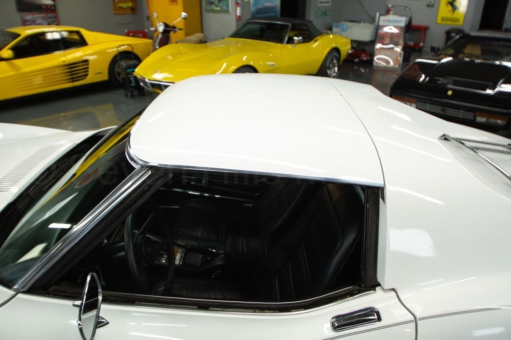 Chevrolet-Corvette-1976-Coupe-11