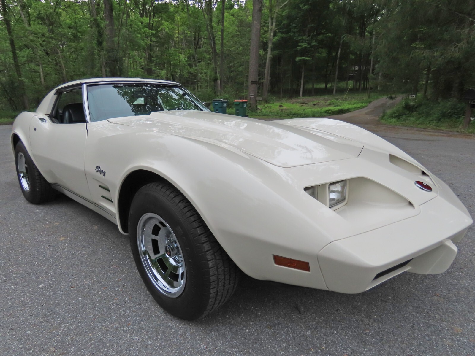 Chevrolet-Corvette-1976-Coupe-13