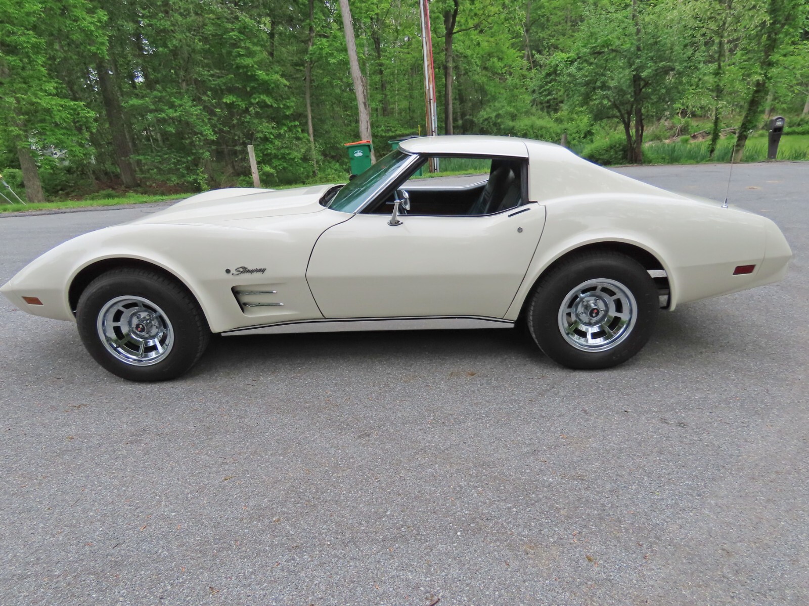 Chevrolet-Corvette-1976-Coupe-14