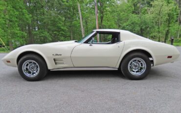 Chevrolet-Corvette-1976-Coupe-16