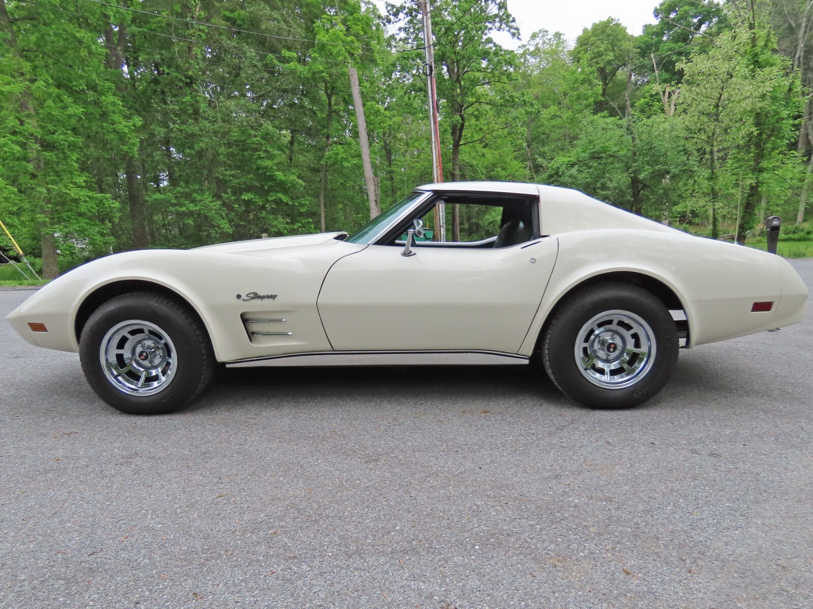 Chevrolet-Corvette-1976-Coupe-16