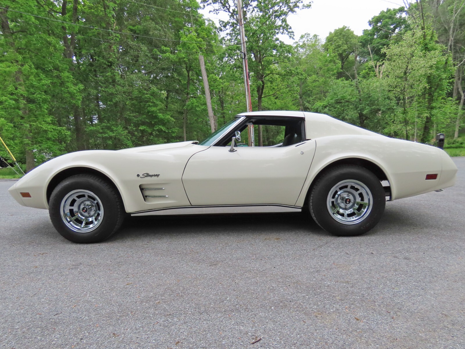 Chevrolet-Corvette-1976-Coupe-17