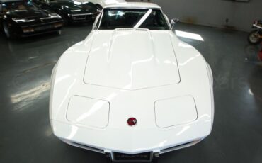 Chevrolet-Corvette-1976-Coupe-2